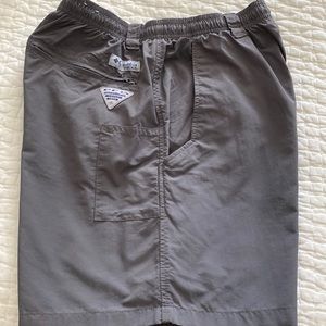 Columbia PFG Shorts - size Small